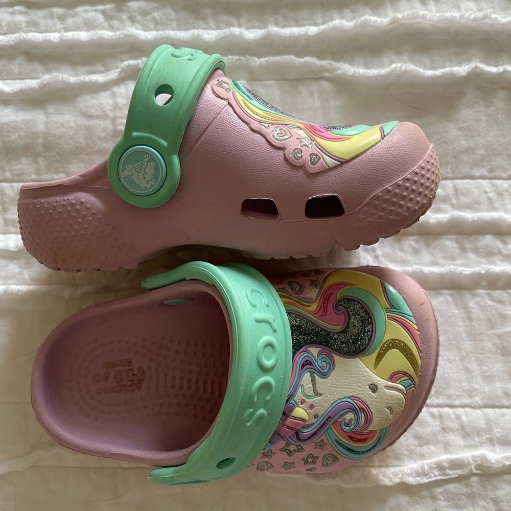 Toddler unicorn Crocs size 6